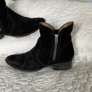 Seychelles black suede booties size 7